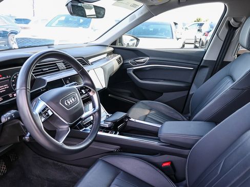 Used 2024 Audi Q8 e-tron Premium Plus w/ Premium Plus Package image 19