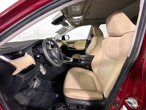 Used 2023 Toyota RAV4 XLE w/ Convenience Package image 12