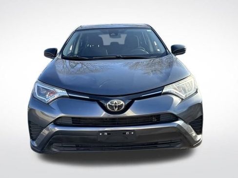 Used 2018 Toyota RAV4 LE image 9