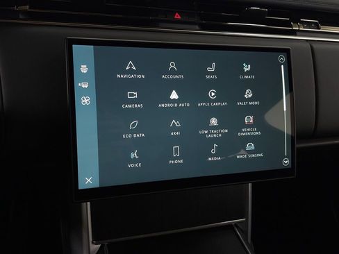 Used 2025 Land Rover Range Rover SE image 32