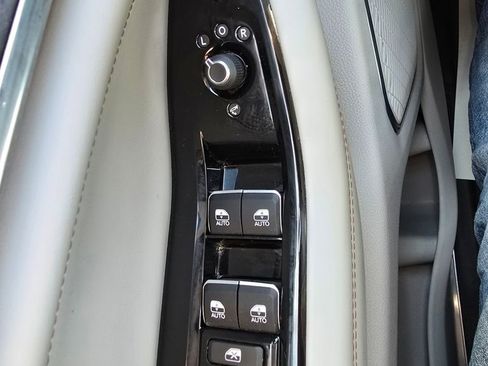 Used 2022 Jeep Grand Cherokee Overland w/ Luxury Tech Group IV image 23