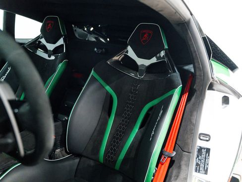 Used 2024 Lamborghini Huracan Sterrato AWD/4WD image 9