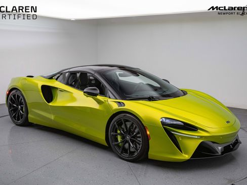 Used 2025 McLaren Artura Spider image 17