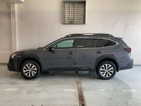 Used 2025 Subaru Outback Premium AWD/4WD image 10