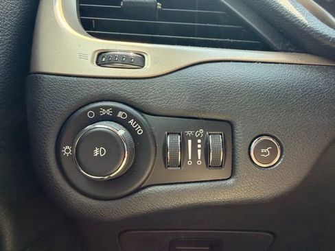Used 2015 Jeep Cherokee Latitude w/ Comfort/Convenience Group AWD/4WD image 26