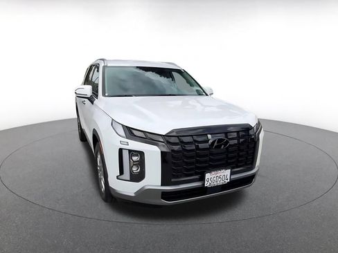 Used 2025 Hyundai Palisade SEL FWD image 3