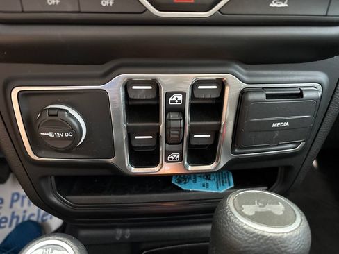 Used 2023 Jeep Wrangler Unlimited Sport AWD/4WD image 27