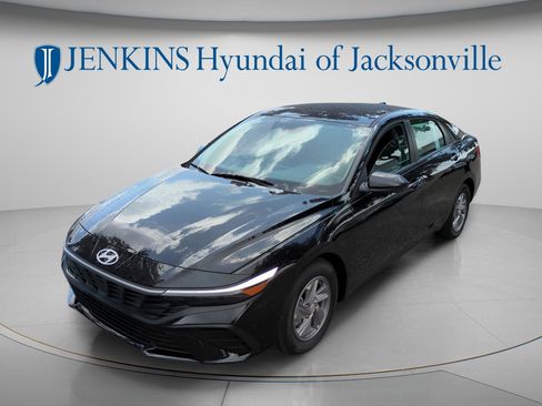 New 2025 Hyundai Elantra SE FWD image 6
