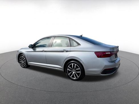 Used 2025 Volkswagen Jetta SE image 10