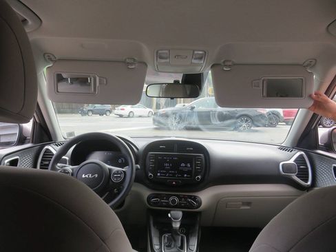 Used 2023 Kia Soul LX w/ LX Technology Package FWD image 13