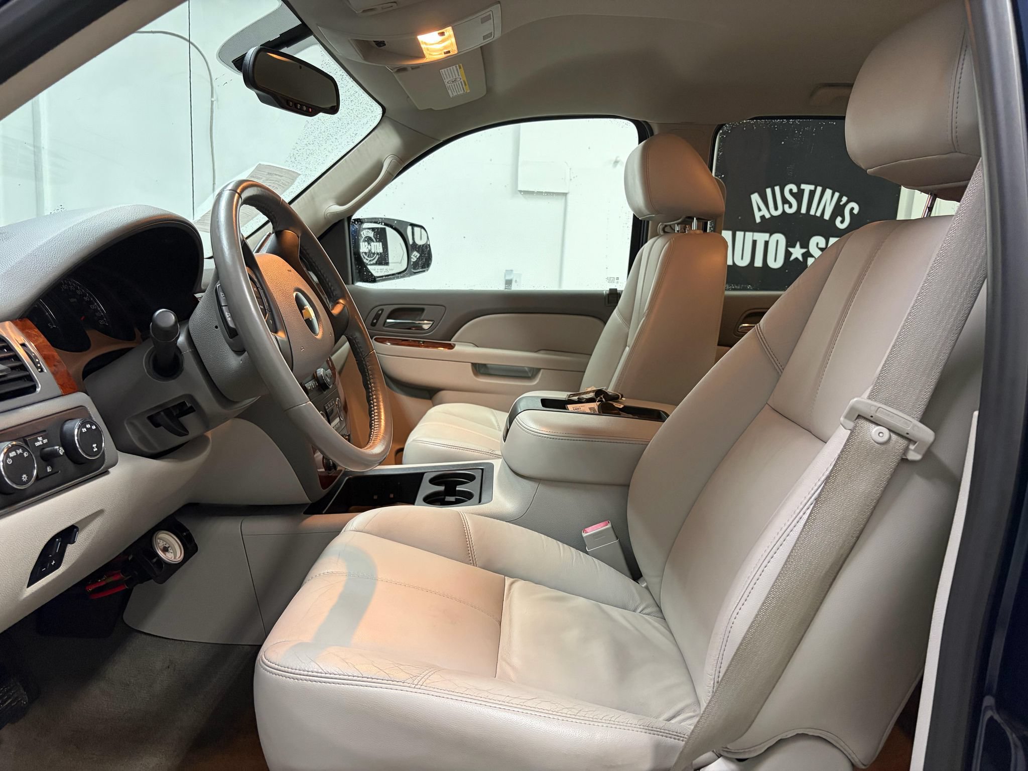Used 2011 Chevrolet Silverado 2500 LTZ w/ LTZ Plus Package AWD/4WD image 16