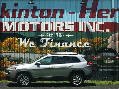 Used 2016 Jeep Cherokee Latitude w/ Comfort/Convenience Group AWD/4WD image 2