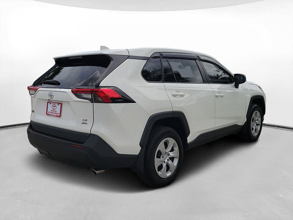 Certified 2024 Toyota RAV4 LE AWD/4WD image 4