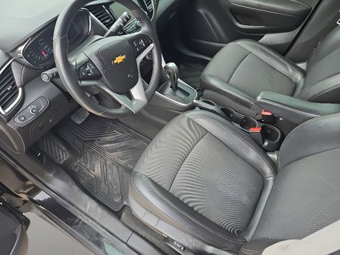 Used 2019 Chevrolet Trax LT w/ LT Convenience Package image 9