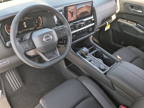 New 2026 Nissan Pathfinder SL image 10