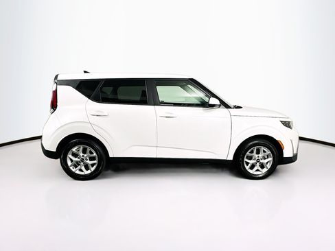 Used 2025 Kia Soul LX w/ LX Technology Package FWD image 10