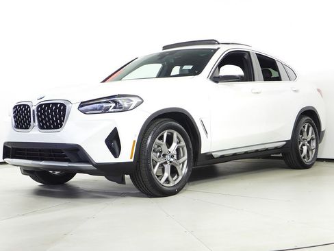 Used 2022 BMW X4 xDrive30i w/ Parking Assistance Package image 2