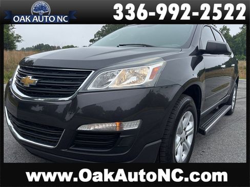 Used 2017 Chevrolet Traverse LS FWD image 1