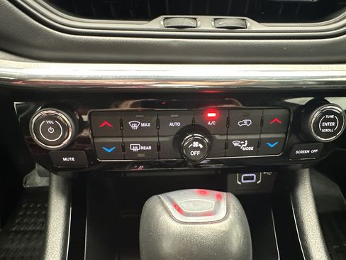 Used 2022 Jeep Compass Limited AWD/4WD image 16