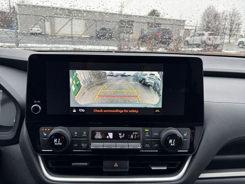 Used 2024 Toyota Grand Highlander XLE image 17