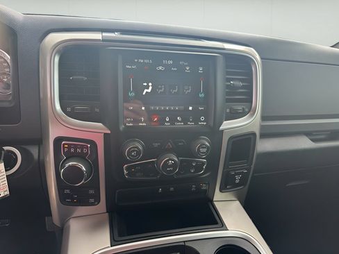 Used 2019 RAM 1500 Classic SLT AWD/4WD image 29