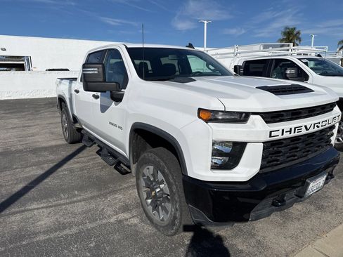Used 2022 Chevrolet Silverado 2500 Custom w/ Custom Value Package image 3