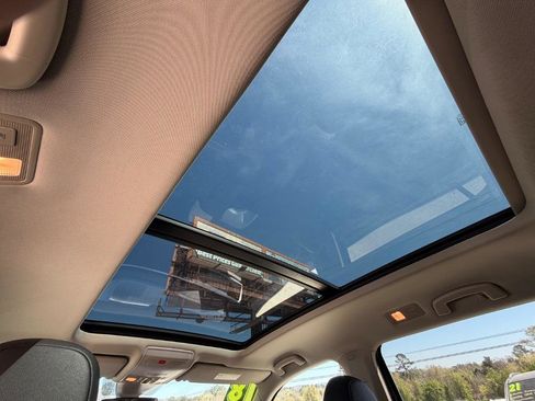 Used 2018 Volkswagen Atlas SEL Premium image 6