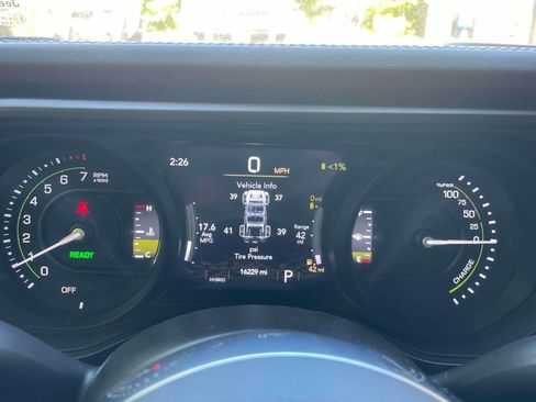 Used 2024 Jeep Wrangler Unlimited Sahara w/ Technology Group AWD/4WD image 25
