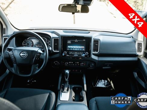 Used 2024 Nissan Frontier SV w/ Technology Package image 12