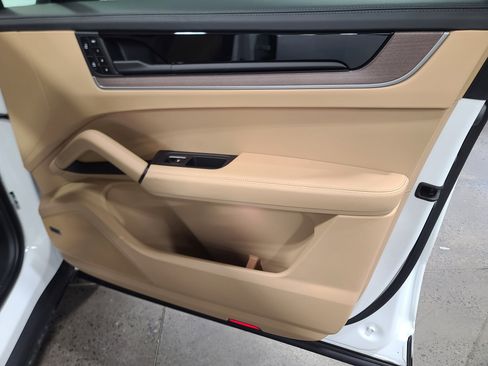 New 2026 Porsche Cayenne image 28