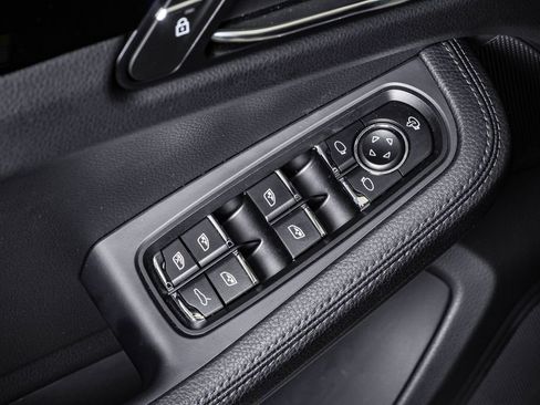 Certified 2026 Porsche Macan AWD/4WD image 26