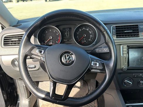 Used 2018 Volkswagen Jetta SE image 5