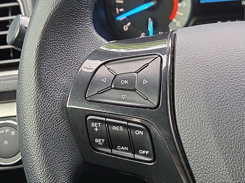 Used 2018 Ford Explorer XLT FWD image 20