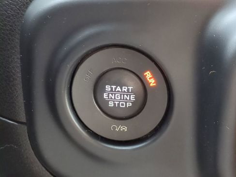 Used 2019 Jeep Wrangler Unlimited Sahara image 27