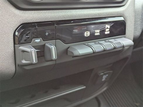 Used 2024 RAM 2500 Tradesman w/ Chrome Appearance Group image 22