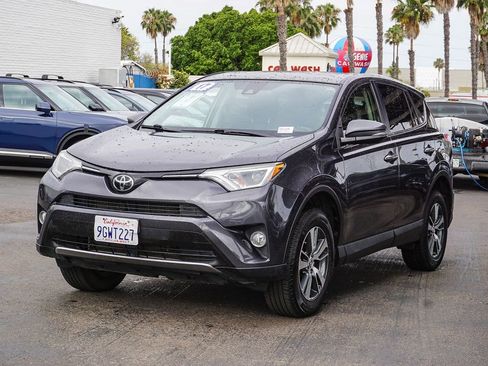 Used 2017 Toyota RAV4 XLE w/ Carpet Mat Package FWD image 4