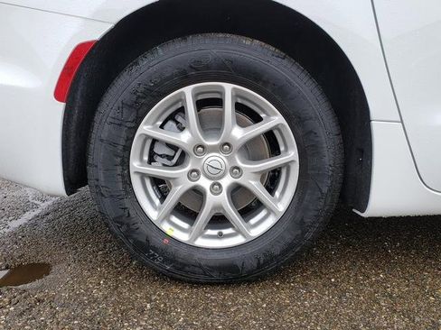 New 2026 Chrysler Voyager LX image 22