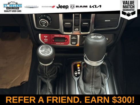Used 2025 Jeep Wrangler Unlimited Rubicon AWD/4WD image 29