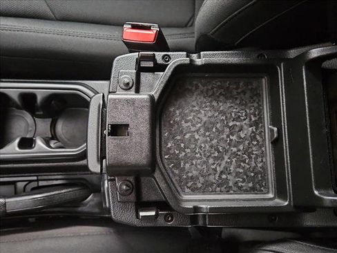 Used 2022 Jeep Wrangler Unlimited Sahara image 15