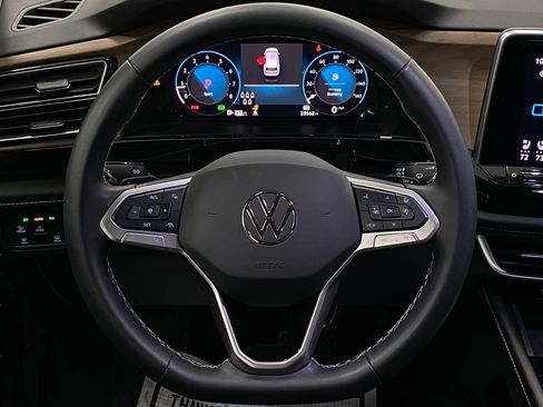 Used 2024 Volkswagen Atlas SE image 17