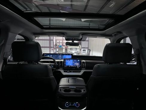 Used 2025 Ford Expedition Active AWD/4WD image 13