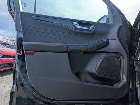 Used 2024 Ford Escape ST-Line image 12