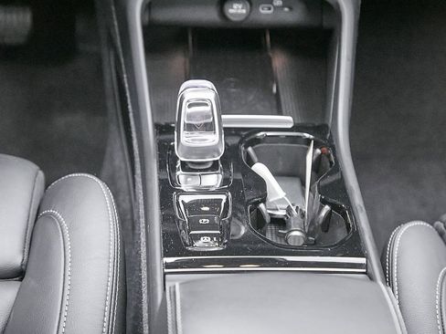 Certified 2024 Volvo XC40 B5 Plus w/ Protection Package Premier image 32