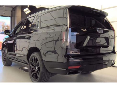 Used 2023 Cadillac Escalade Sport w/ LPO, ONYX Package image 4