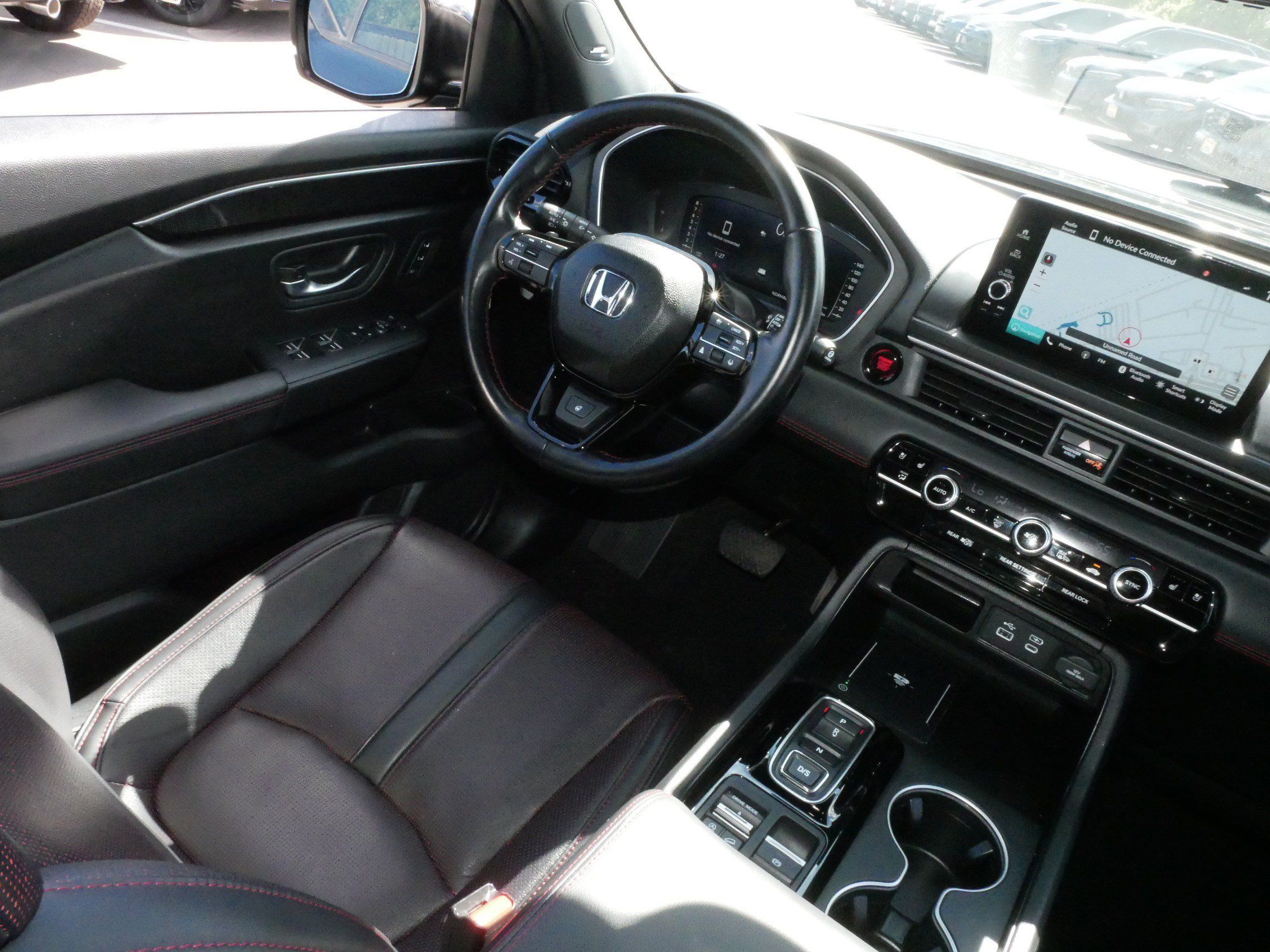 Used 2025 Honda Pilot Black Edition image 9