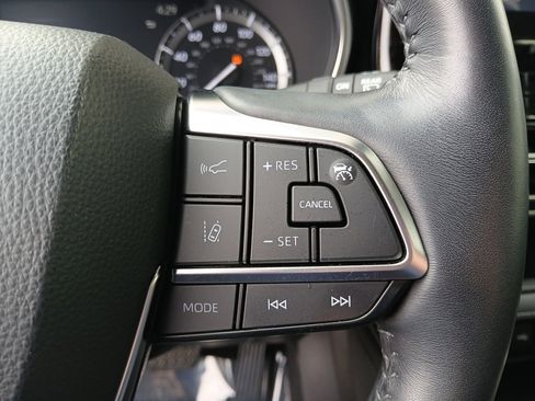 Used 2020 Toyota Highlander Limited image 16