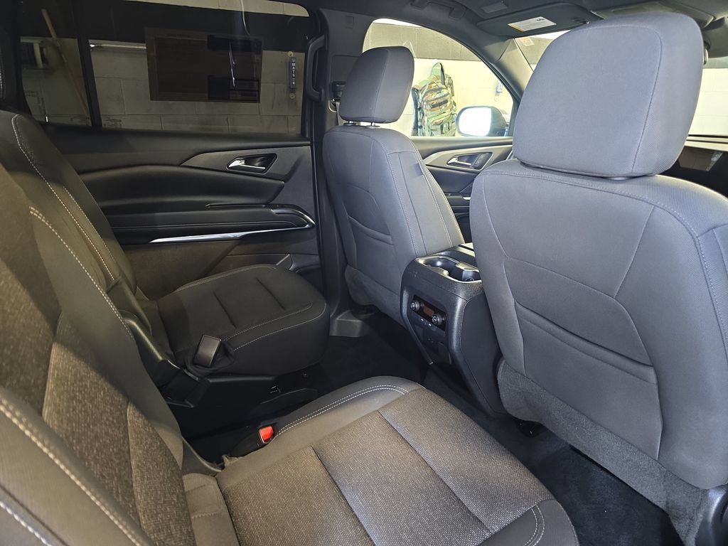 Used 2024 Chevrolet Traverse LT FWD image 11