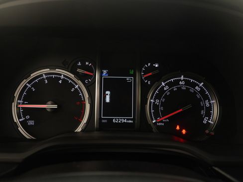 Used 2020 Toyota 4Runner Venture w/ Moonroof Package image 28