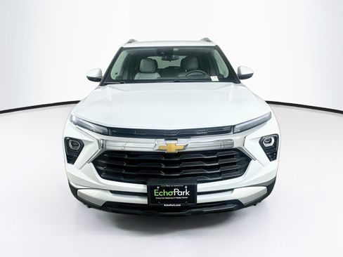 Used 2025 Chevrolet TrailBlazer LT w/ Driver Confidence Package FWD image 2