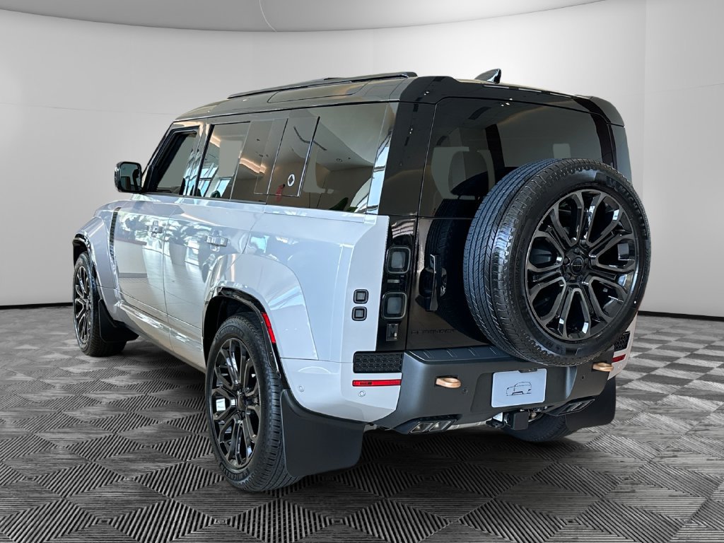 New 2026 Land Rover Defender 110 OCTA AWD/4WD image 2